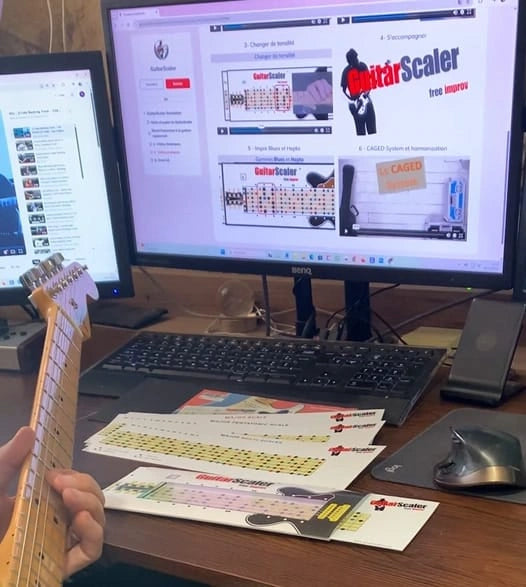Présentation de l'espace formation GuitarScaler accompagné de la reglette